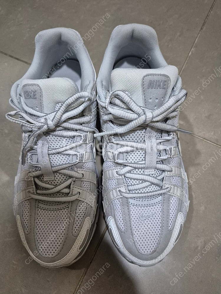 나이키여성운동화p6000 240사이즈--2