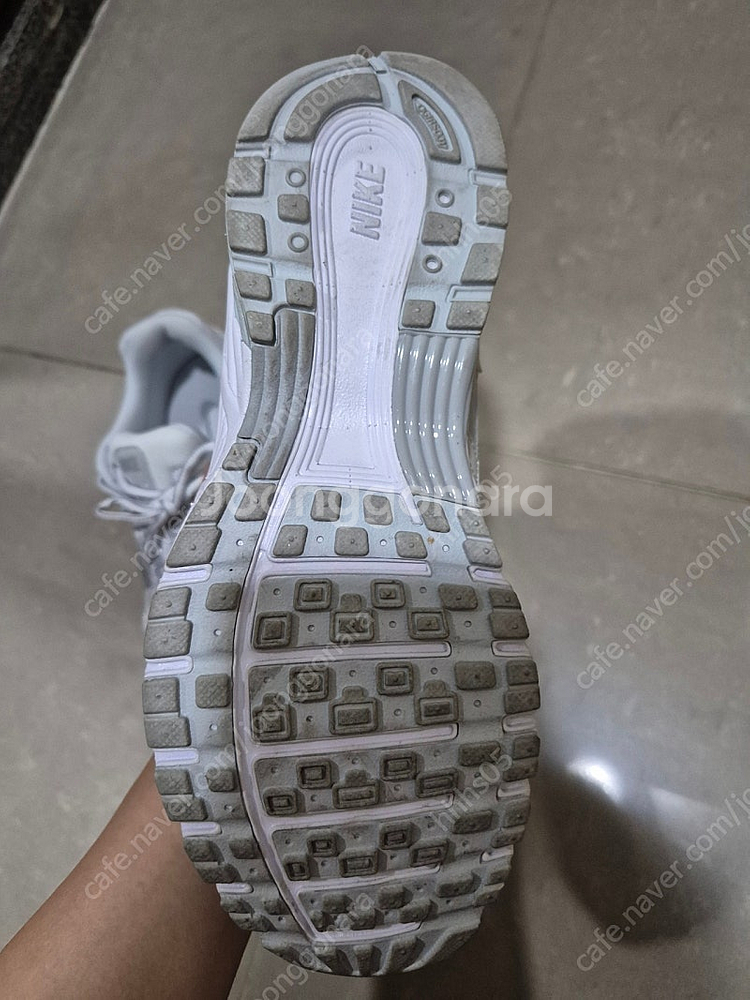 나이키여성운동화p6000 240사이즈--5