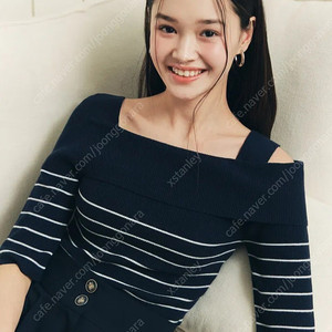 스트라이프 오프숄더 네이비 M