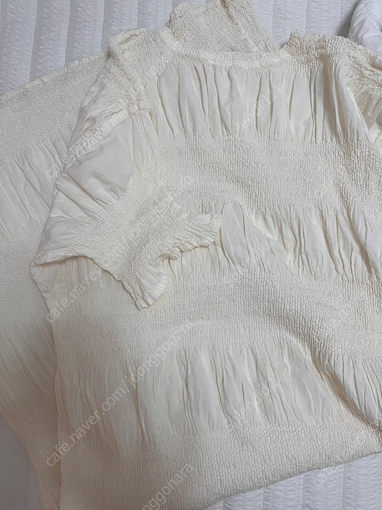 이세이미야케 슈링크원피스 오프화이트 미시착새상품--1