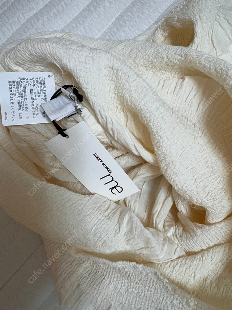 이세이미야케 슈링크원피스 오프화이트 미시착새상품--4