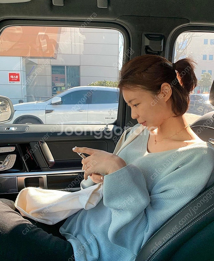 유메르 실크 브이넥 니트 소라, 유메르 니트--1