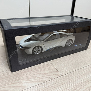 1/18 교쇼 아우디 R8 딜러버전, 파라곤 BMW i8 화이트 판매합니다