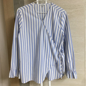 GANNI 가니 랩스타일 스트라이프 블라우스 55