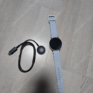 갤럭시워치7 44mm 실버 자급제 미사용품 판매합니다.