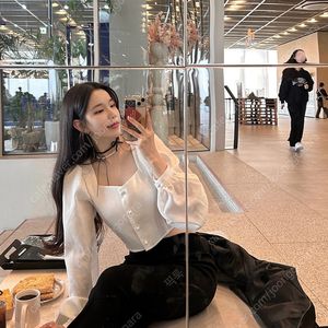 다니엘BL 블라우스 스퀘어넥 퍼프 소매