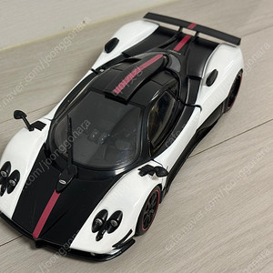 모터맥스 파가니 존다 친퀘 화이트 1:18