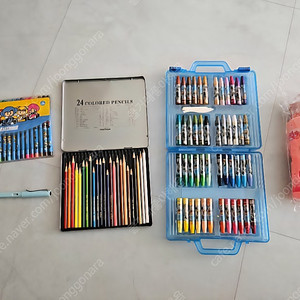 크레파스, 색연필, 형광펜, 연필, 닳지않는 연필, 물병, 소금 판매
