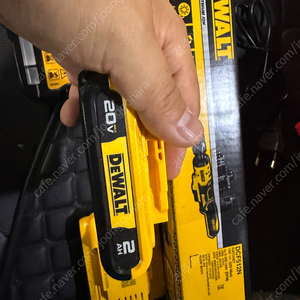 디월트라쳇렌치_DCF512n 및 dcb183 2개 충전기 1개(미개봉,미사용)