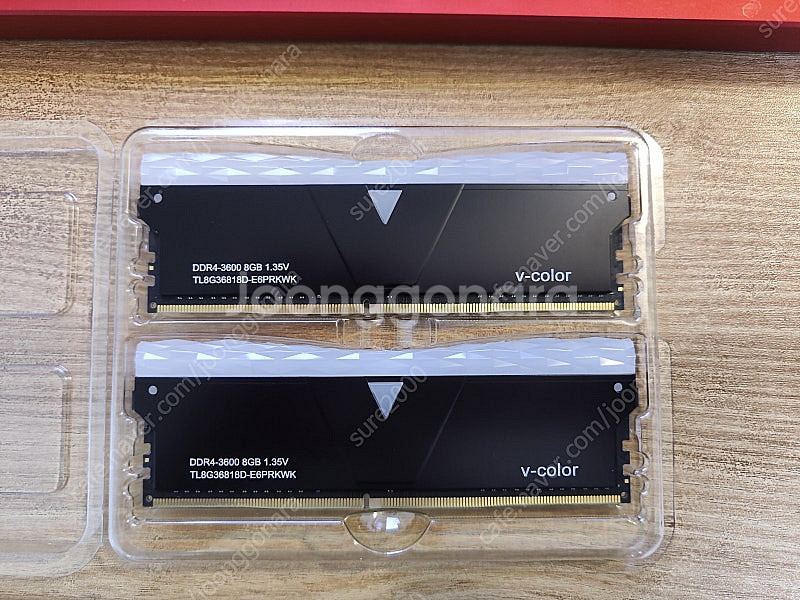 v-color rgb ddr4 3600 16GB ( 8GB x 2 ) 팝니다.--3