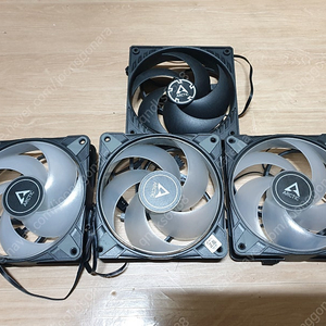 아틱p12argb팬3개.아틱일반팬1개