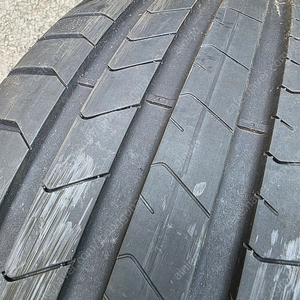 피렐리 고성능타이어 PZ4 275/35R19 중고 1본 팝니다