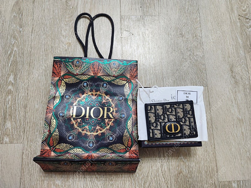 크리스찬디올 몽테인30 오블리크 카드지갑 판매 합니다.--1