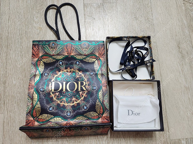 크리스찬디올 몽테인30 오블리크 카드지갑 판매 합니다.--2