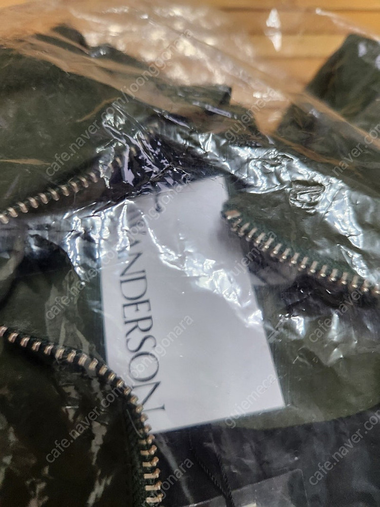 JW앤더슨 콘트라스트 후드 롱 패딩 카키 여성 6싸이즈 판매 합니다.--4