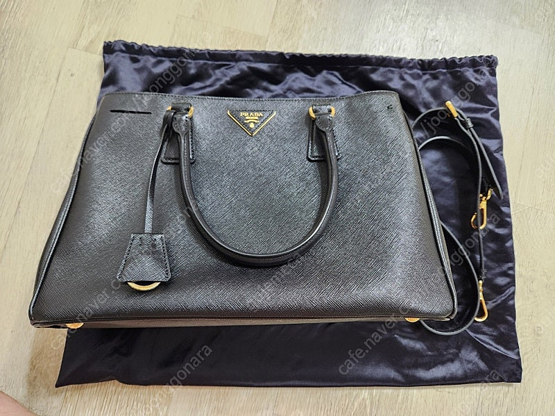 프라다 사피아노 럭스 핸드백 및 장지갑 네로 컬러 판매 합니다.--3