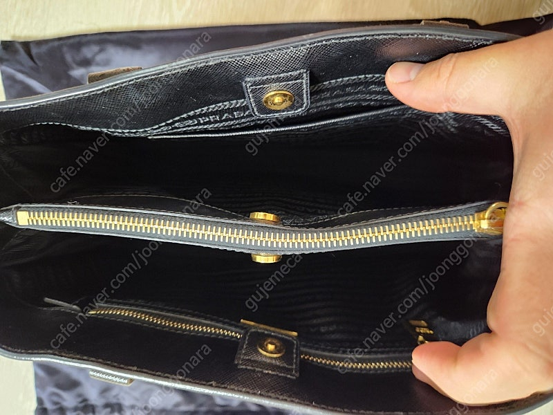 프라다 사피아노 럭스 핸드백 및 장지갑 네로 컬러 판매 합니다.--4