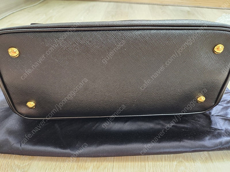 프라다 사피아노 럭스 핸드백 및 장지갑 네로 컬러 판매 합니다.--7