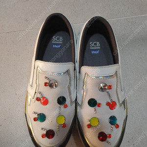 슈콤마보니 스니커즈230