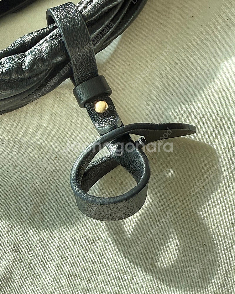 미우미우 완더 마테라쎄 나파 가죽 마이크로 호보백--4