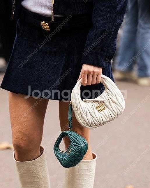 미우미우 완더 마테라쎄 나파 가죽 마이크로 호보백--9