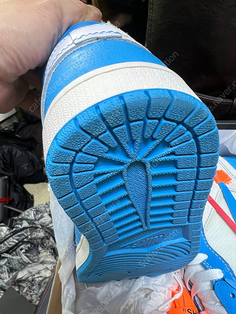 오프화이트 조던 1 UNC 260 사이즈 이미지