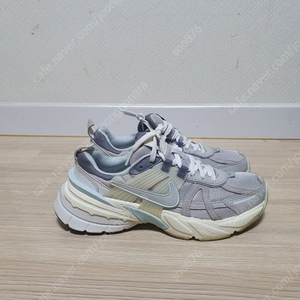 나이키 v2k 런 운동화 사이즈 240 판매해요