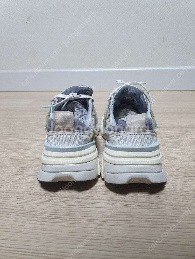 나이키 v2k 런 운동화 사이즈 240 판매해요--4