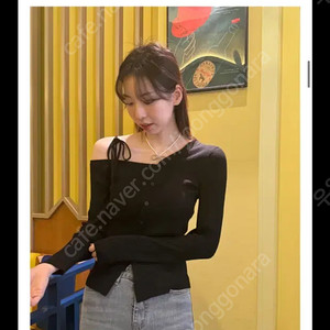 레어먼트 언발 오프숄더 골지 니트 가디건