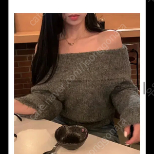 르모멘트 오프숄더 니트