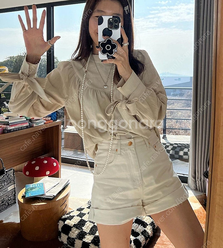 코스모폴리탄줄라이 블라우스 갈레뜨후아(가격내림)--1