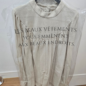 코스모폴리탄줄라이 블라우스 갈레뜨후아(가격내림)