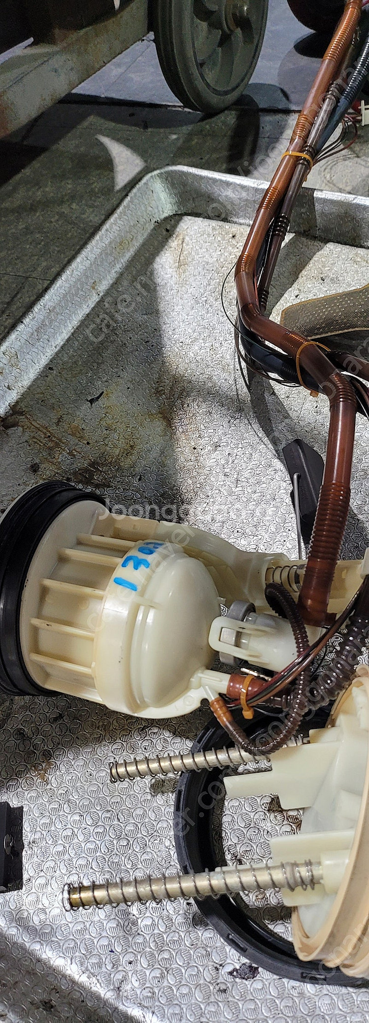 벤츠w203연료펌프샌더중고--1