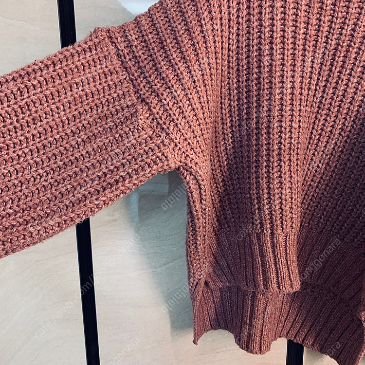 핑크색 꽈배기 니트--1