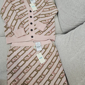 새상품 펜디키즈 니트가디건 +스커트 세트 성인가능