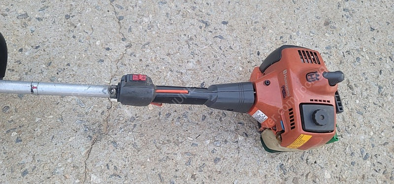 허스크바나 예초기 견착식 제초기 이미지