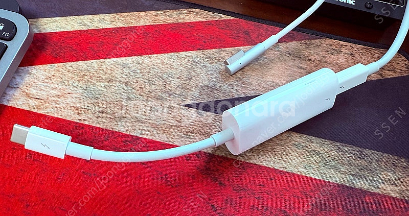 애플 시네마 디스플레이 27인치 팝니다!--6