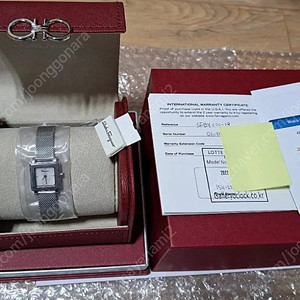 (새제품) 페라가모 간치니 사각매쉬 실버시계 [국내 정품보증서]