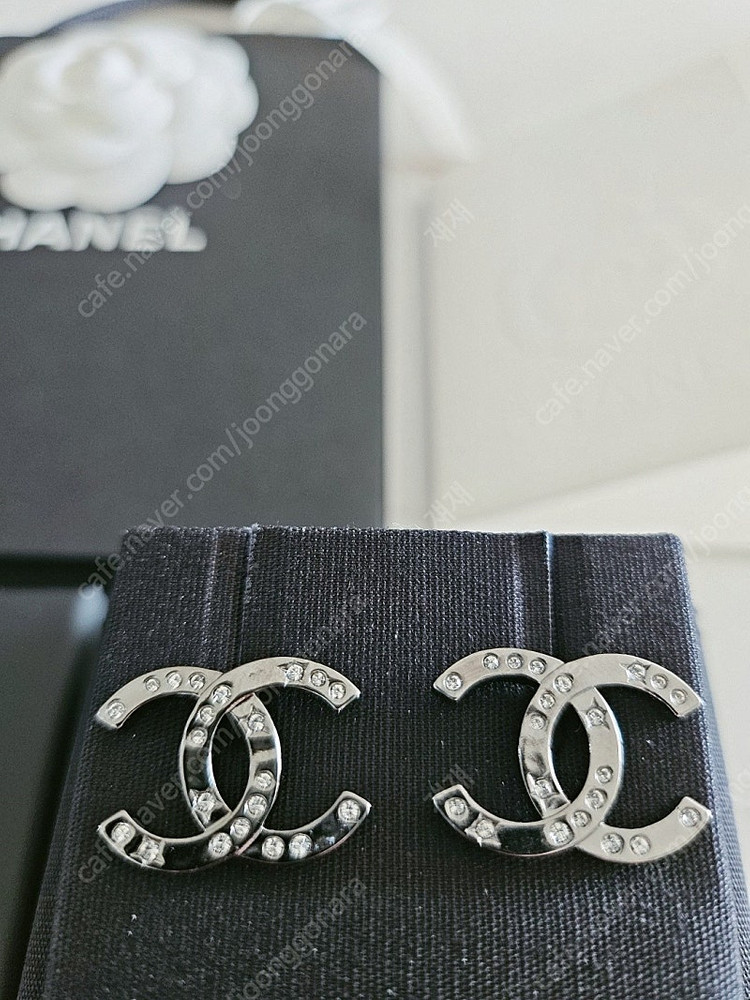 샤넬 CC로고 은장 귀걸이 판매 새상품--2