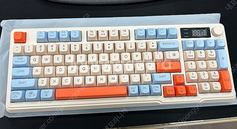 (새상품) FREEWOLF M96 무선 키보드 팝니다--0