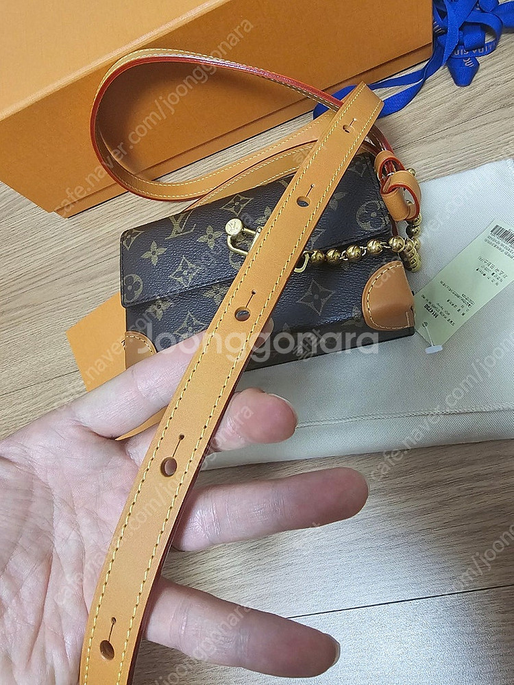 루이비통 퍼렐 스티머 웨어러블 월릿 크로스백 (새상품)--7