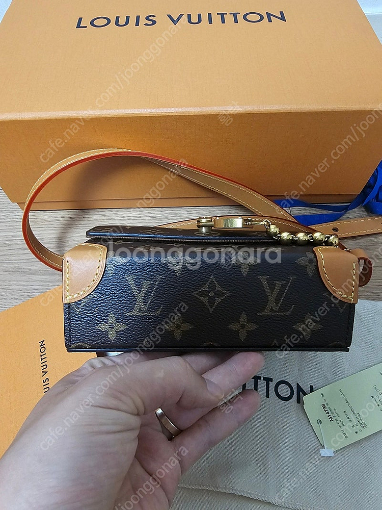 루이비통 퍼렐 스티머 웨어러블 월릿 크로스백 (새상품)--9
