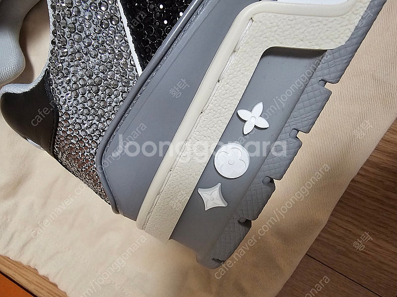 루이비통 크리스탈 트레이너 스와로브스키 스니커즈 9사이즈 (새상품)--9