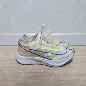 나이키 줌 플라이3 런닝화 사이즈 240 판매해요