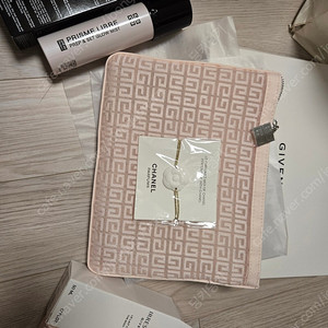 새것일괄)지방시 프리즘 글로우 미스트+ 바디로션+파우치+샤넬참 증정