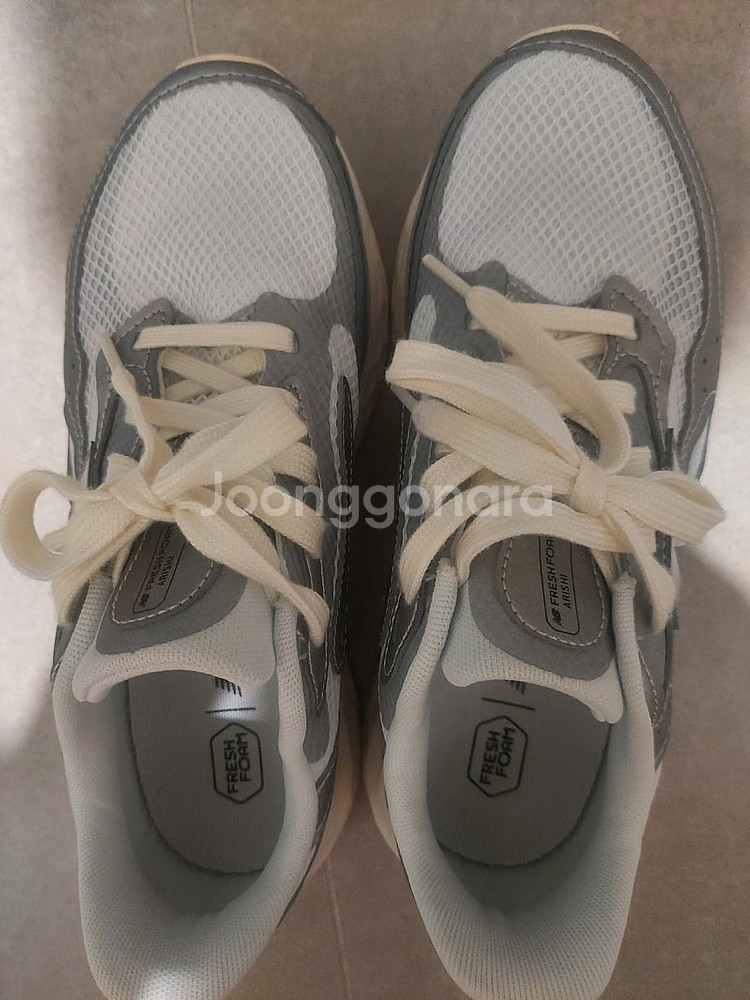뉴발란스 아리쉬 프레시폼 사이즈 250 운동화 런닝화 러닝화 프레쉬폼 반값택포--1