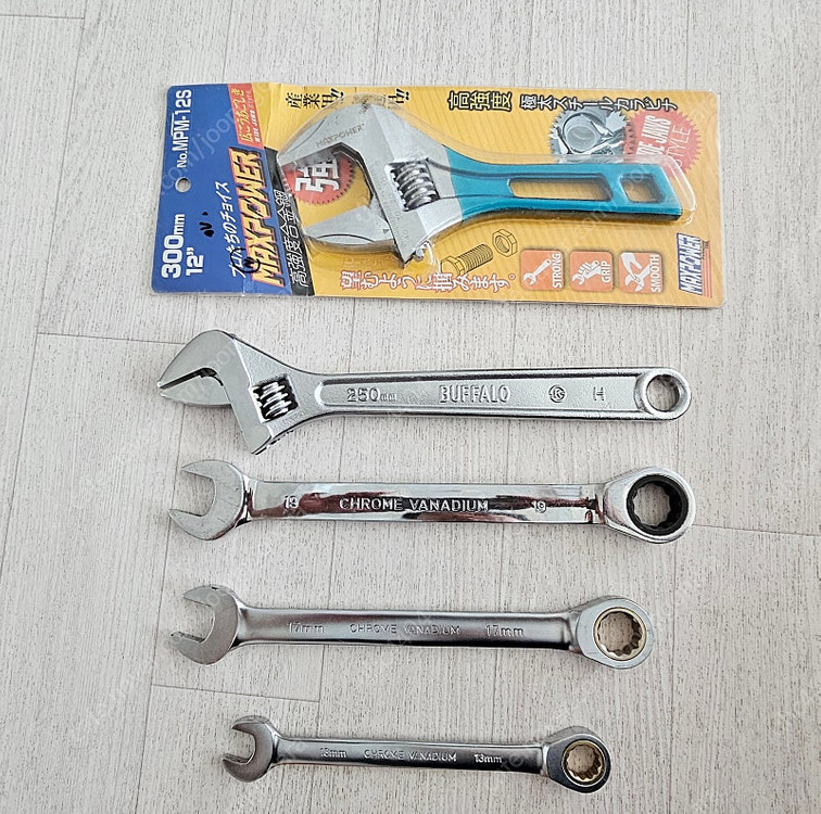 배선용차단기.보조계전기.파이롯트램프.수공구 판매합니다 이미지