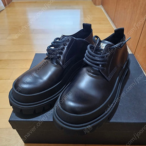 돌체앤가바나 레이스업 더비 42사이즈 새상품