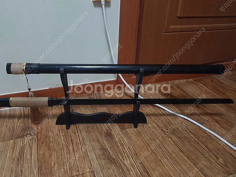 멋있는 목검 검정 인테리어--1