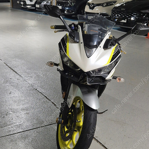 2018년 R3 2만키로대 흰색,형광